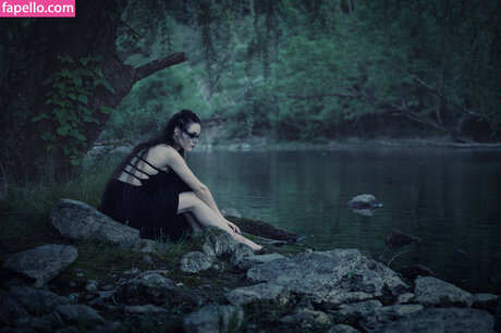 Jessthe Shire nackt akt bilder