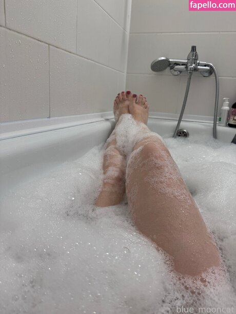 Blue Mooncat erotische erwachsene bilder