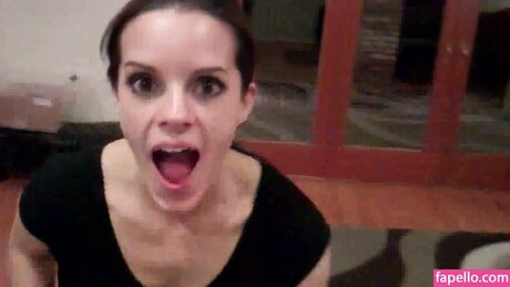 muttermilch-onlyfans nacktheit pornographische foto