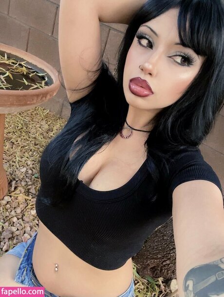 asiatische reife onlyfans top sexy foto