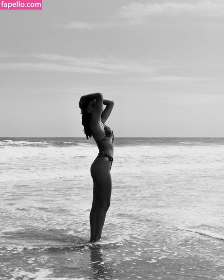 Micaela Caballero sexy bild