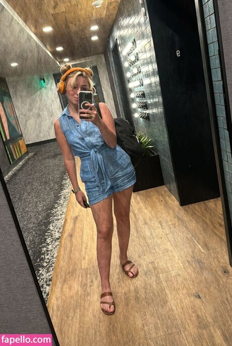 Kat Abughazaleh top akt galerien