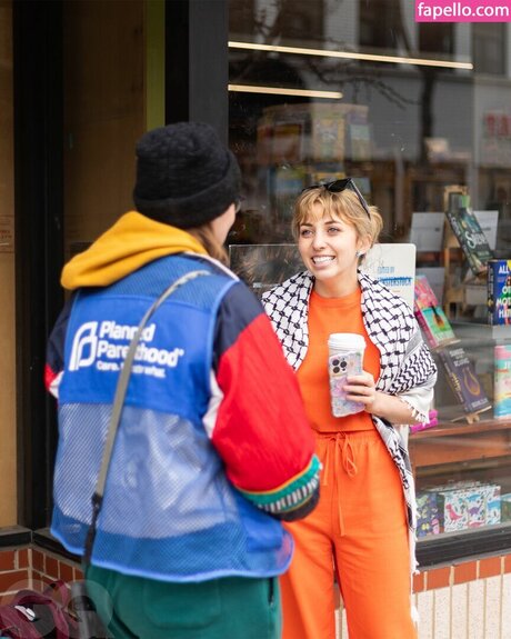 Kat Abughazaleh nacktheit hübsche bild