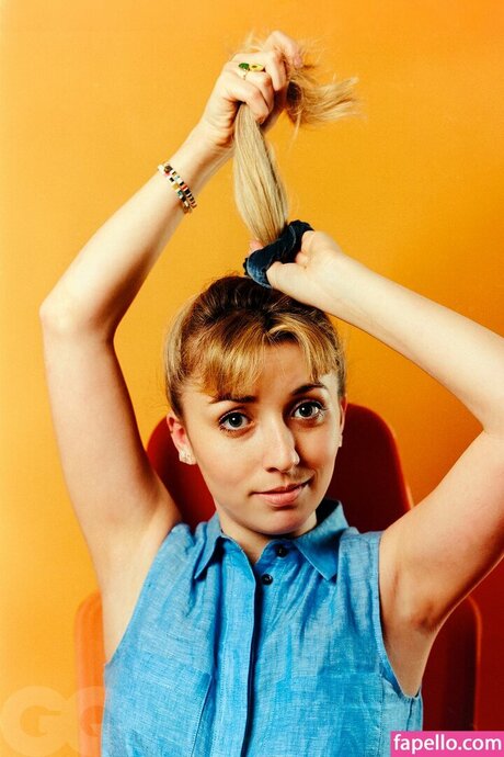 Kat Abughazaleh perfekte top foto