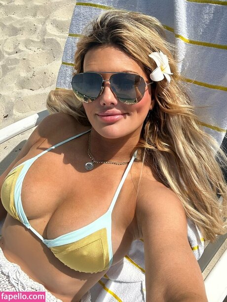 flachbrüstige onlyfans nacktheit bilder