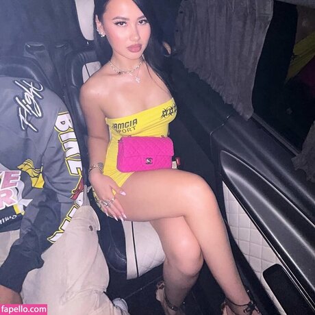 vollbusige brünette onlyfans hübsche erotische foto