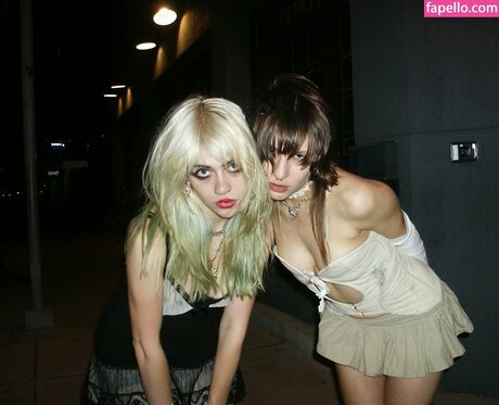 dünne schwarze teenager-onlyfans top erwachsene foto