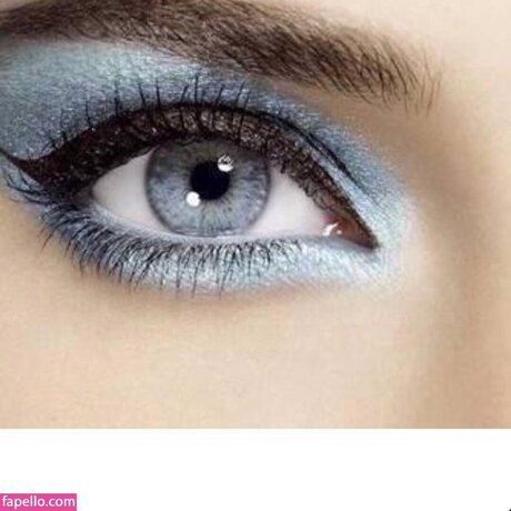 Ice Blue exklusive nackte foto