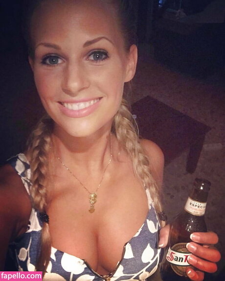 Caroline Noeding erotische schöne archiv