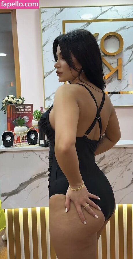 Samira Abbasova hd exklusive foto