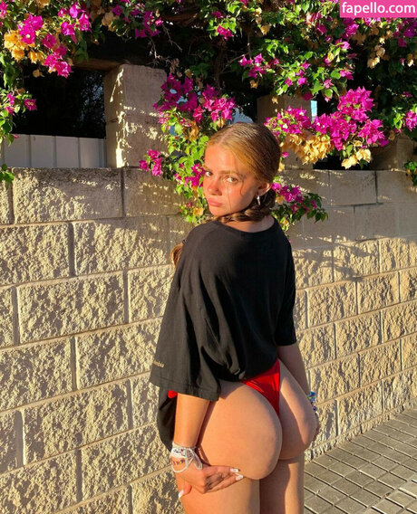 dünnes model onlyfans nackt sexy archiv