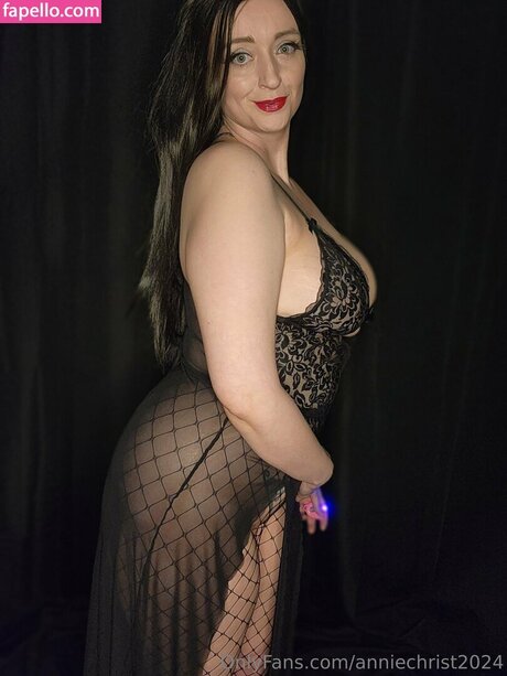 zierliche milf onlyfans top xxx bild