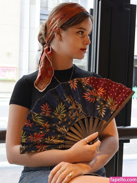 Isabella Ardley nackt nette fotos