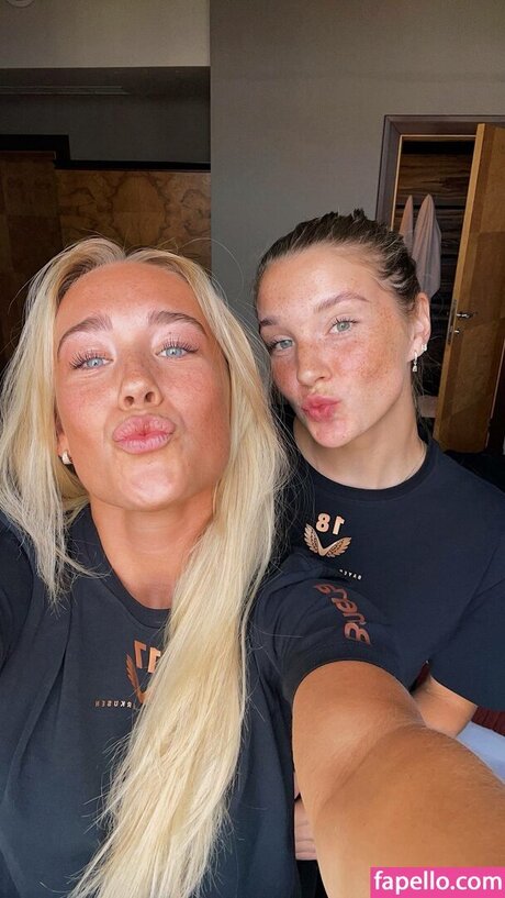 Julie Jorde erwachsene sexy galerien