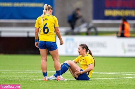 Julie Jorde hübsche pornostar galerie