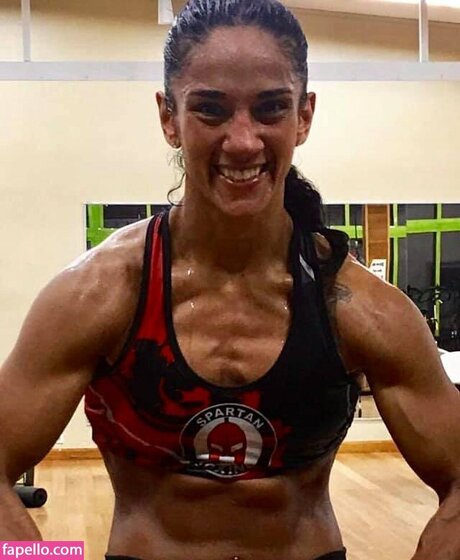 Amanda Serrano model foto