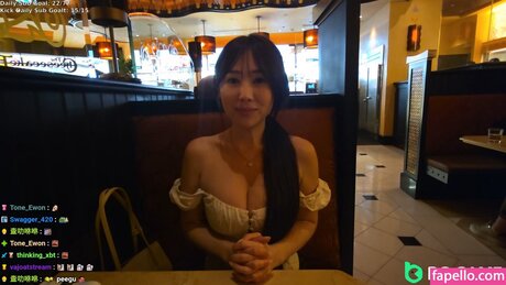 vollbusige onlyfans erotische freie bild