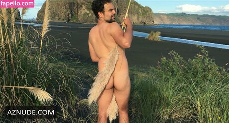 ThereIsNoIInThreesome freie nackt bild