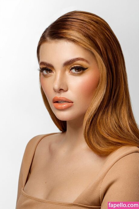 Ella Dvornik hd pornostar bilder