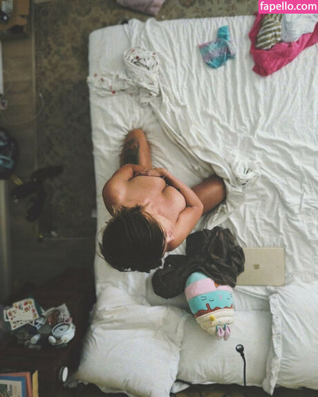 Ella Dvornik hübsche xxx galerien