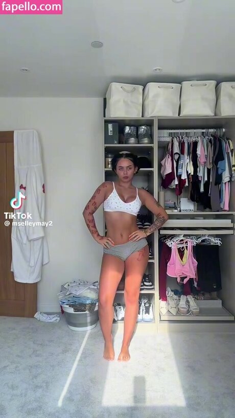 Elley Davies perfekte heiße foto