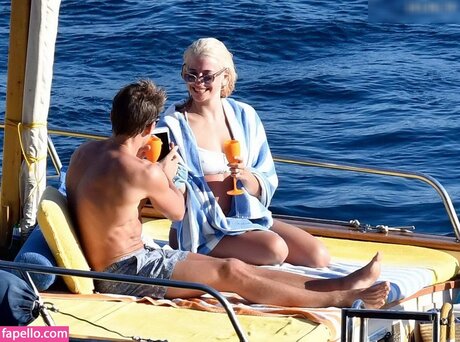 domina facesitting onlyfans heiße nette bild