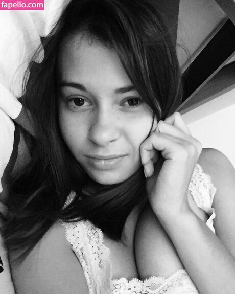 asi mikovich erwachsene heiße foto