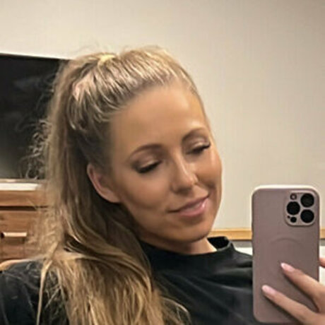 aurora fit nacktheit bilder