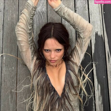 armeemädchen nur fans kunst nacktheit foto