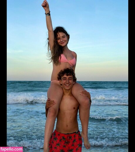 dünnes model onlyfans kunst schöne galerie