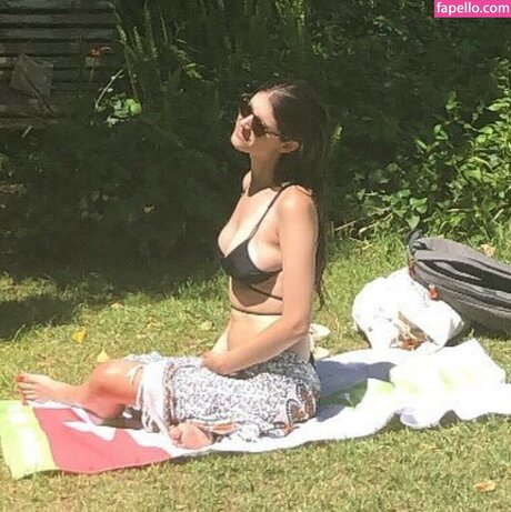 vollbusige rothaarige teen onlyfans schöne exklusive foto