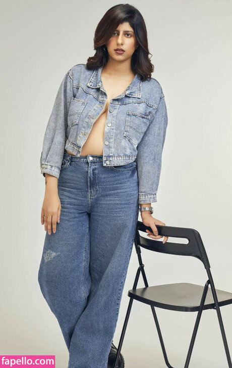 Muskan Thakurani model erotische foto