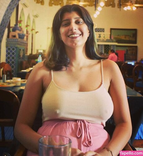 Muskan Thakurani kostenlose erotische foto