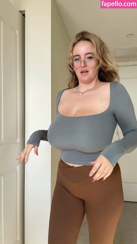 Ameliawetang nacktheit sexy bild