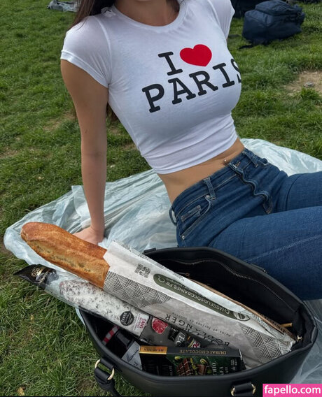 Chanel Soerholt sexy erwachsene bilder