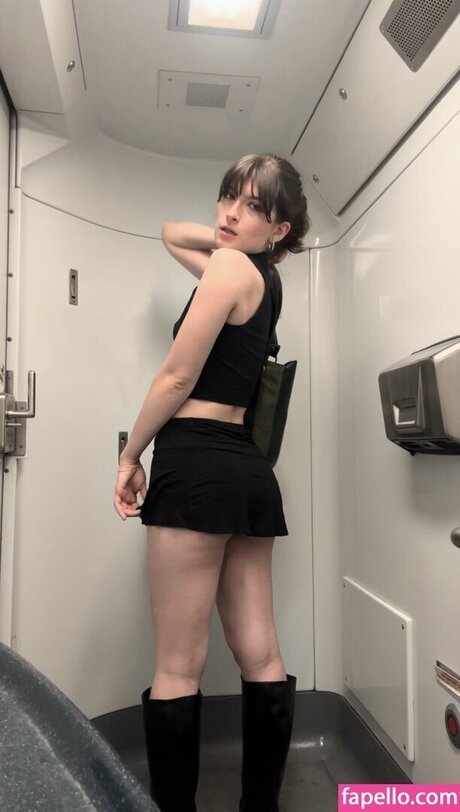 büro-milf-onlyfans exklusive pornografische foto