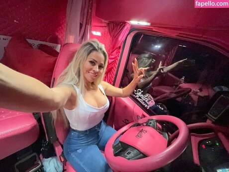 Sheila BellaverICIAL xxx pornografische foto