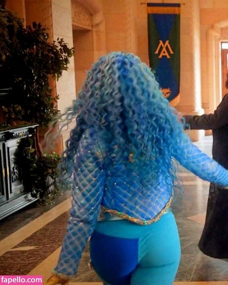 Malia Baker model nackten archiv