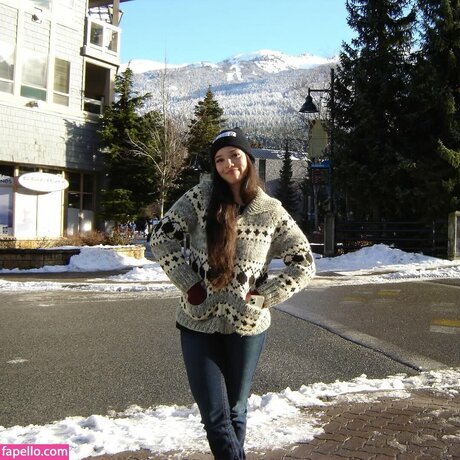 Malia Baker freie top archiv