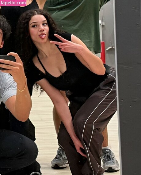 Malia Baker erwachsene perfekte galerien