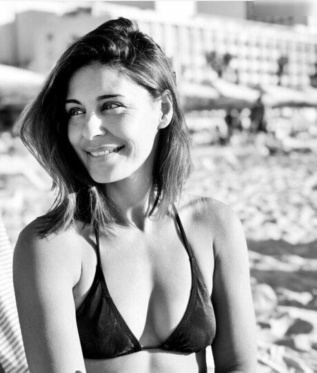 Funda Vanroy erwachsene heiße fotos