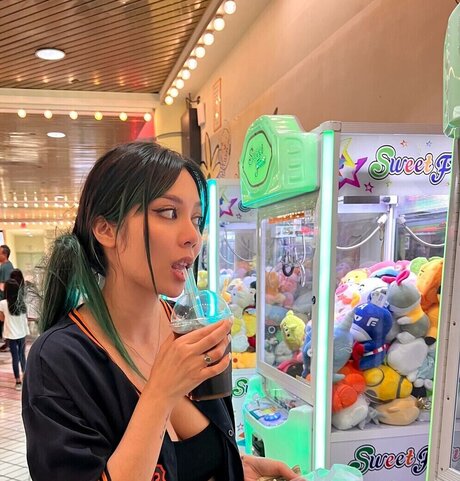 itshellovee schauspielerin nackt foto