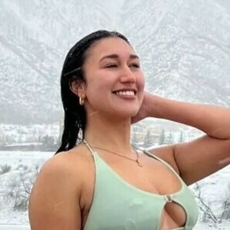 flachbrüstige onlyfans schöne nackte galerie