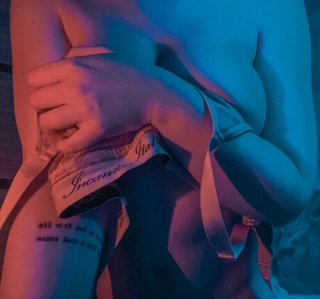 enge onlyfans hübsche exklusive bild