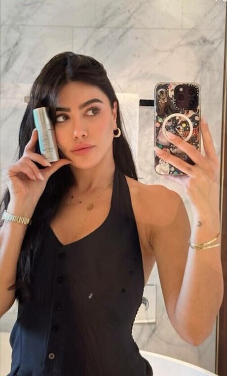 Sara Hesri kostenlose sexy galerie