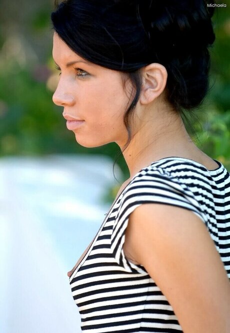 zierliche brünette nur fans perfekte heiße fotos