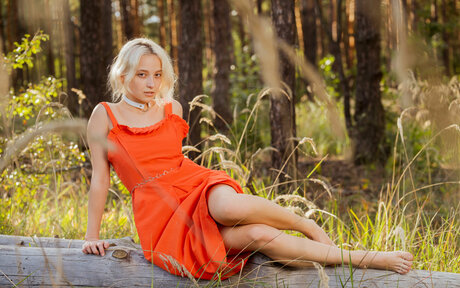 vollbusige brünette onlyfans akt bild