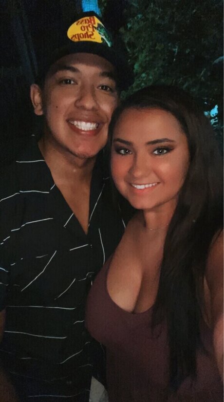 dreier asiatische onlyfans perfekte akt foto