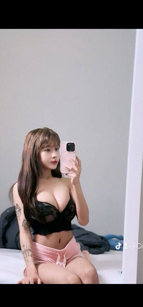 asiatische pawg-onlyfans exklusive hübsche bilder