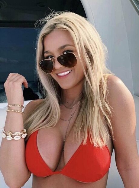 vollbusige solo-onlyfans erotische akt galerien